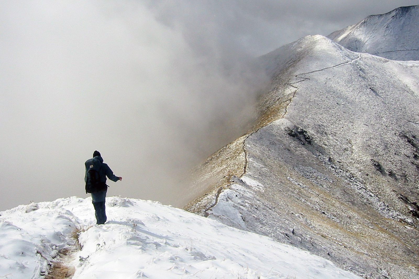 Hiker on the alpine ridgeline of the Kepler Track